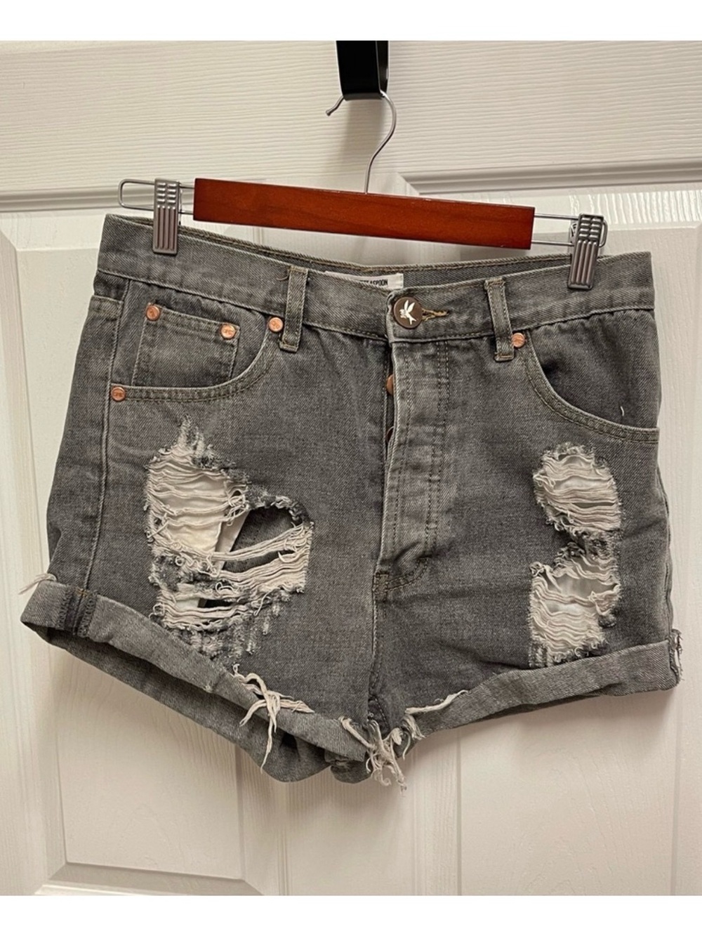One Teaspoon Gray Denim “Outlaw” Shorts. 
Sz 26
